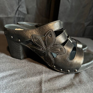 Women's Dansko Black Leather Flower Detail Heeled Sandals Size 9.5